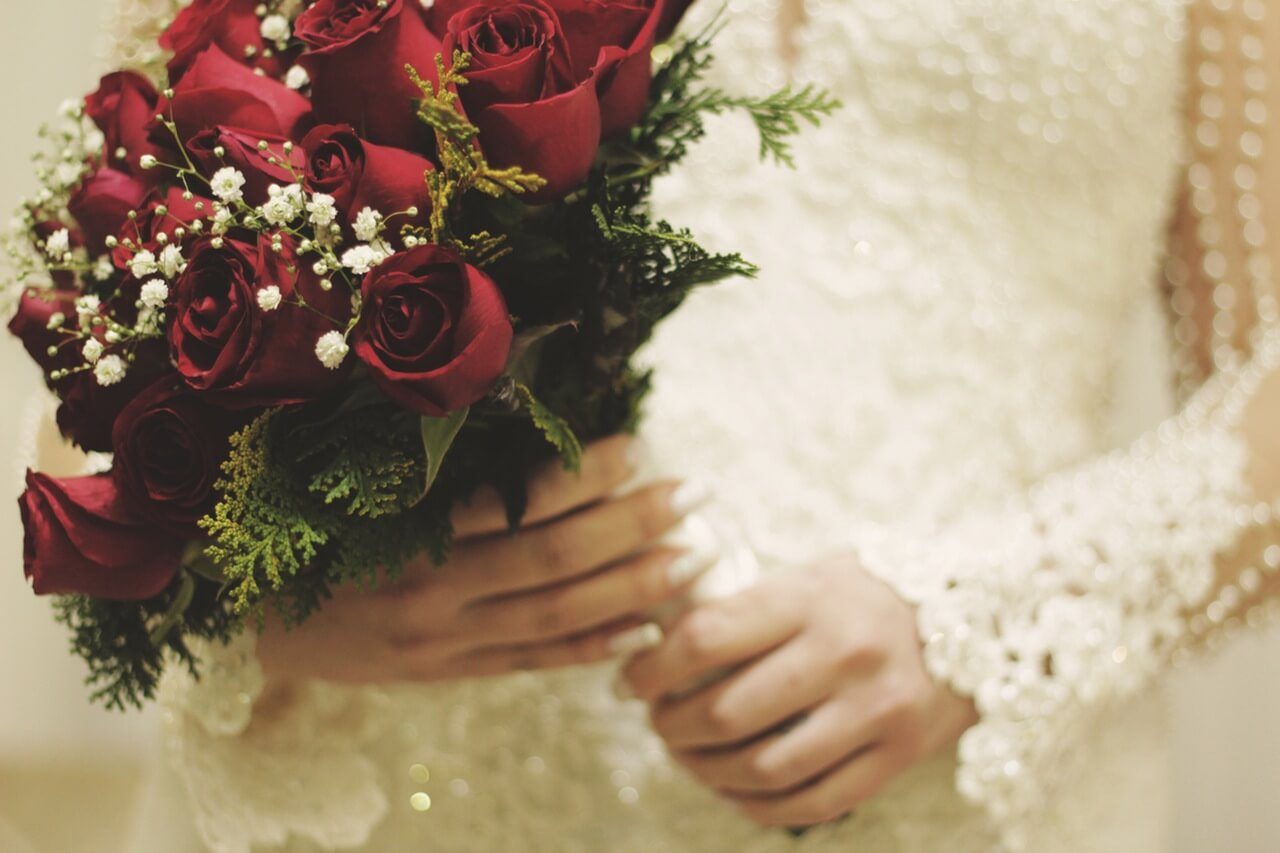 Assembling The Perfect Winter Wedding Bridal Bouquet