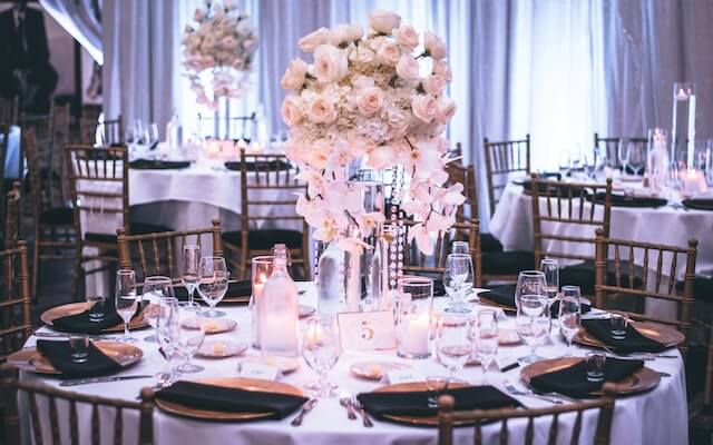 High Or Low Wedding Centerpieces – The Pros And Cons Of Each